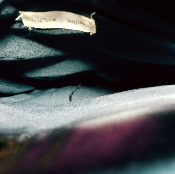 silence + noise - Feathered Wristlet - Picture 5 of 7